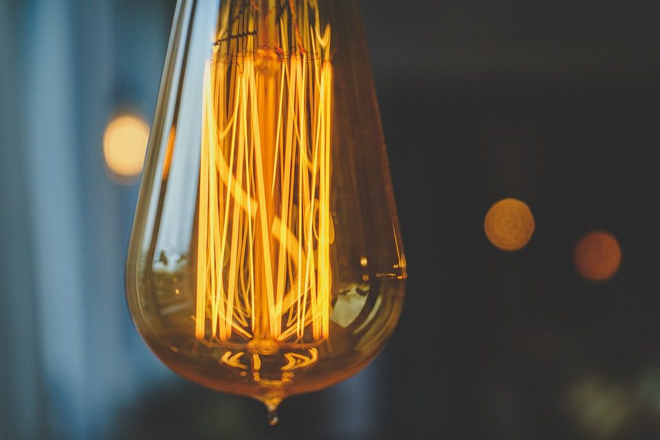 塑料LED便宜又(yòu)環保 LED照(zhào)明(míng)将勝過傳統燈泡